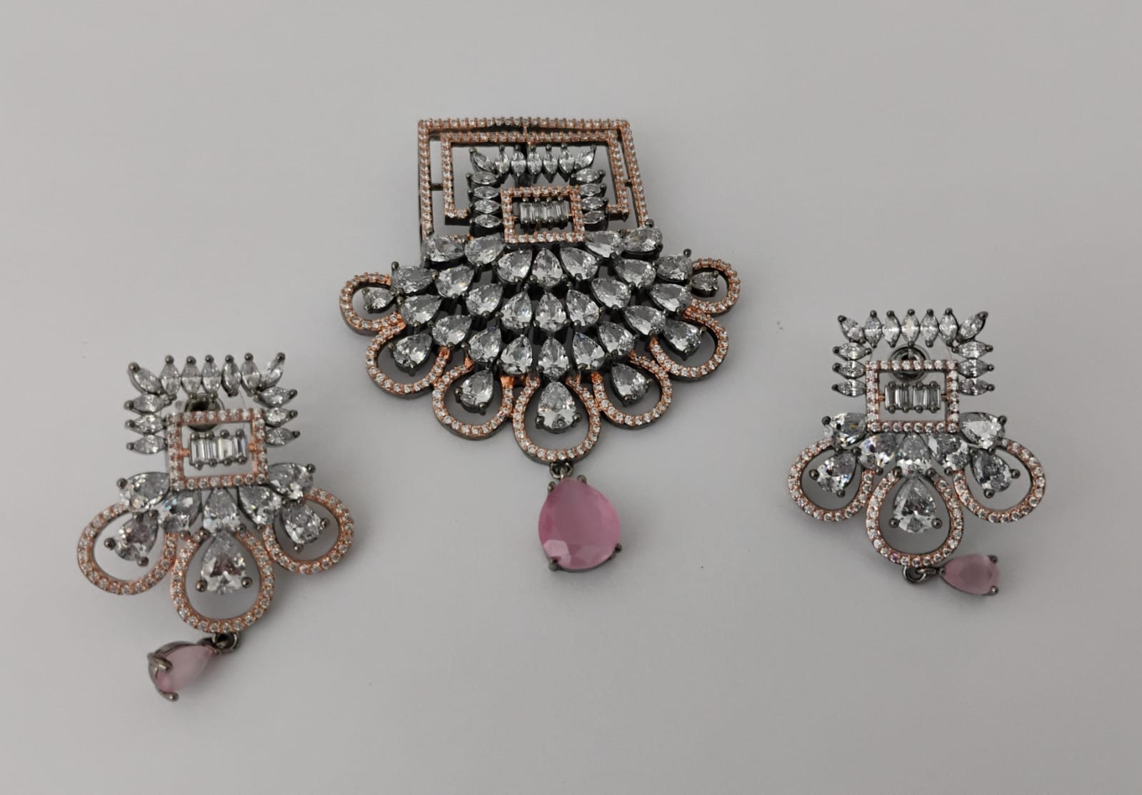 Geometric Radiance Scalloped Pendant Set in Dual-Tone Finish Ambani Fashion Jewellery