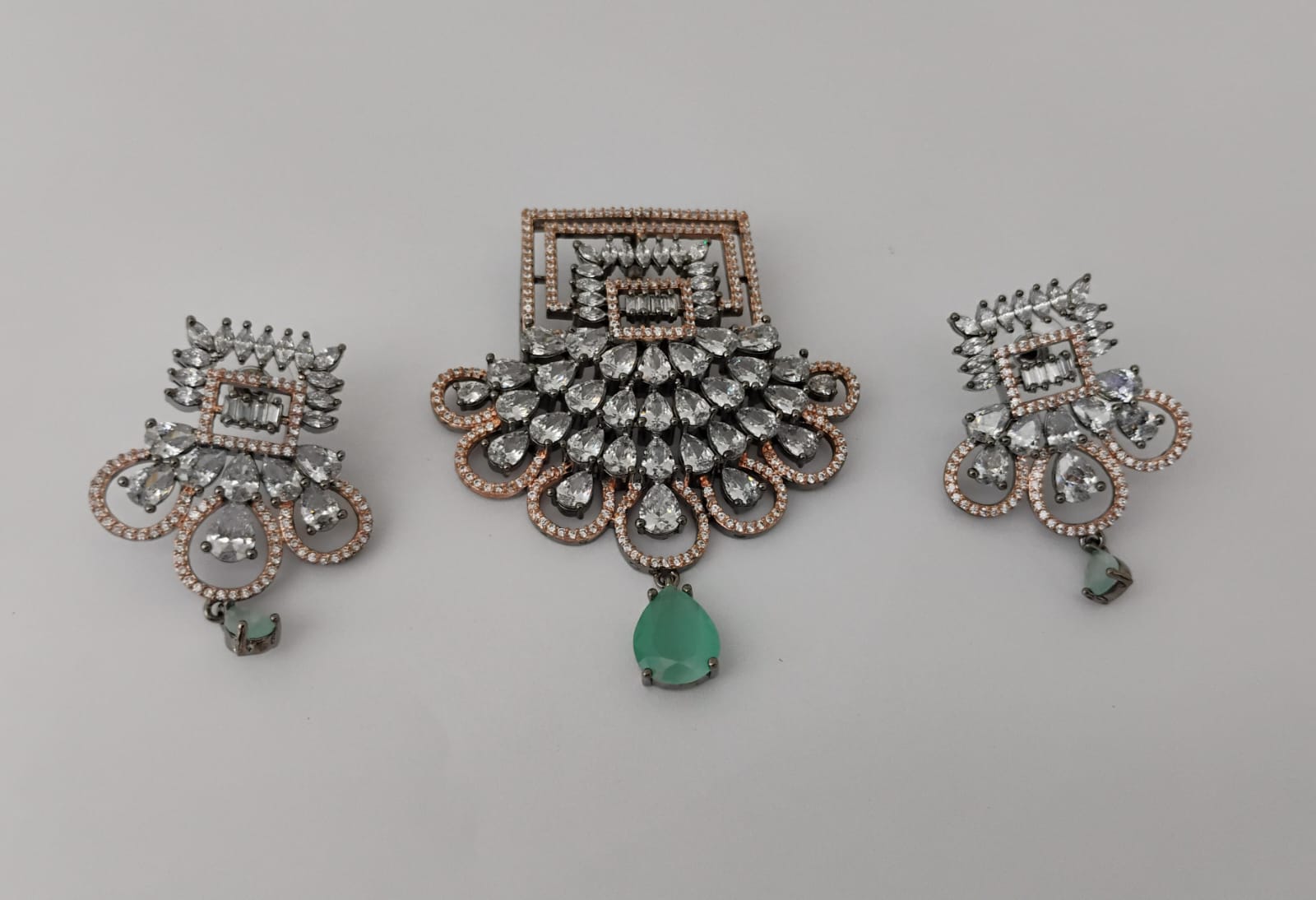 Geometric Radiance Scalloped Pendant Set in Dual-Tone Finish Ambani Fashion Jewellery