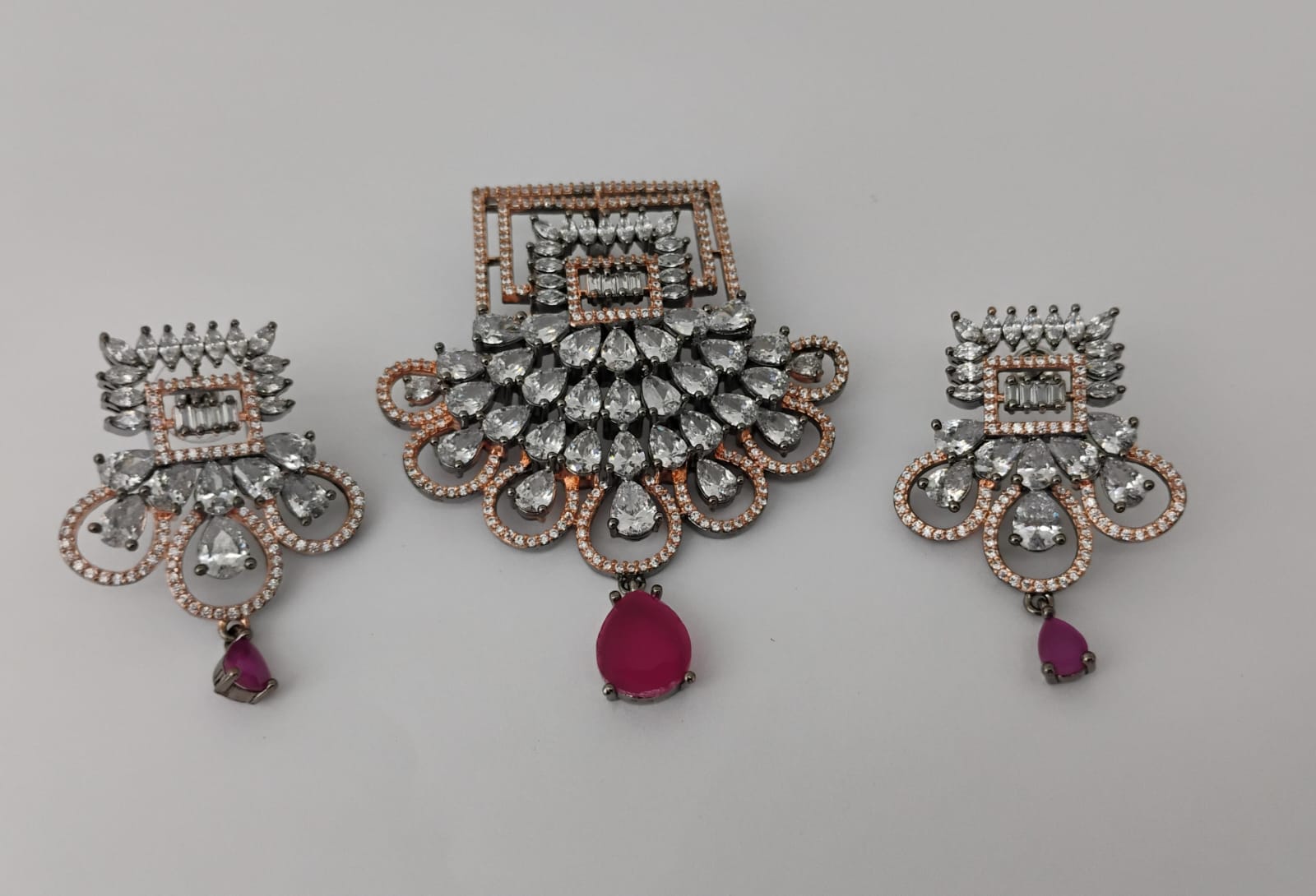 Geometric Radiance Scalloped Pendant Set in Dual-Tone Finish Ambani Fashion Jewellery