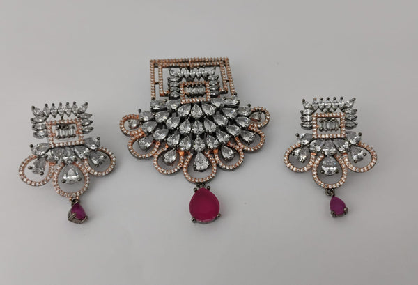 Geometric Radiance Scalloped Pendant Set in Dual-Tone Finish