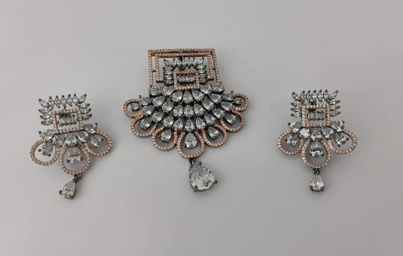 Geometric Radiance Scalloped Pendant Set in Dual-Tone Finish Ambani Fashion Jewellery
