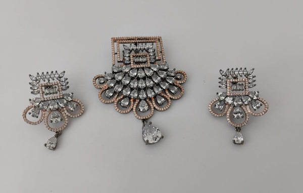 Geometric Radiance Scalloped Pendant Set in Dual-Tone Finish